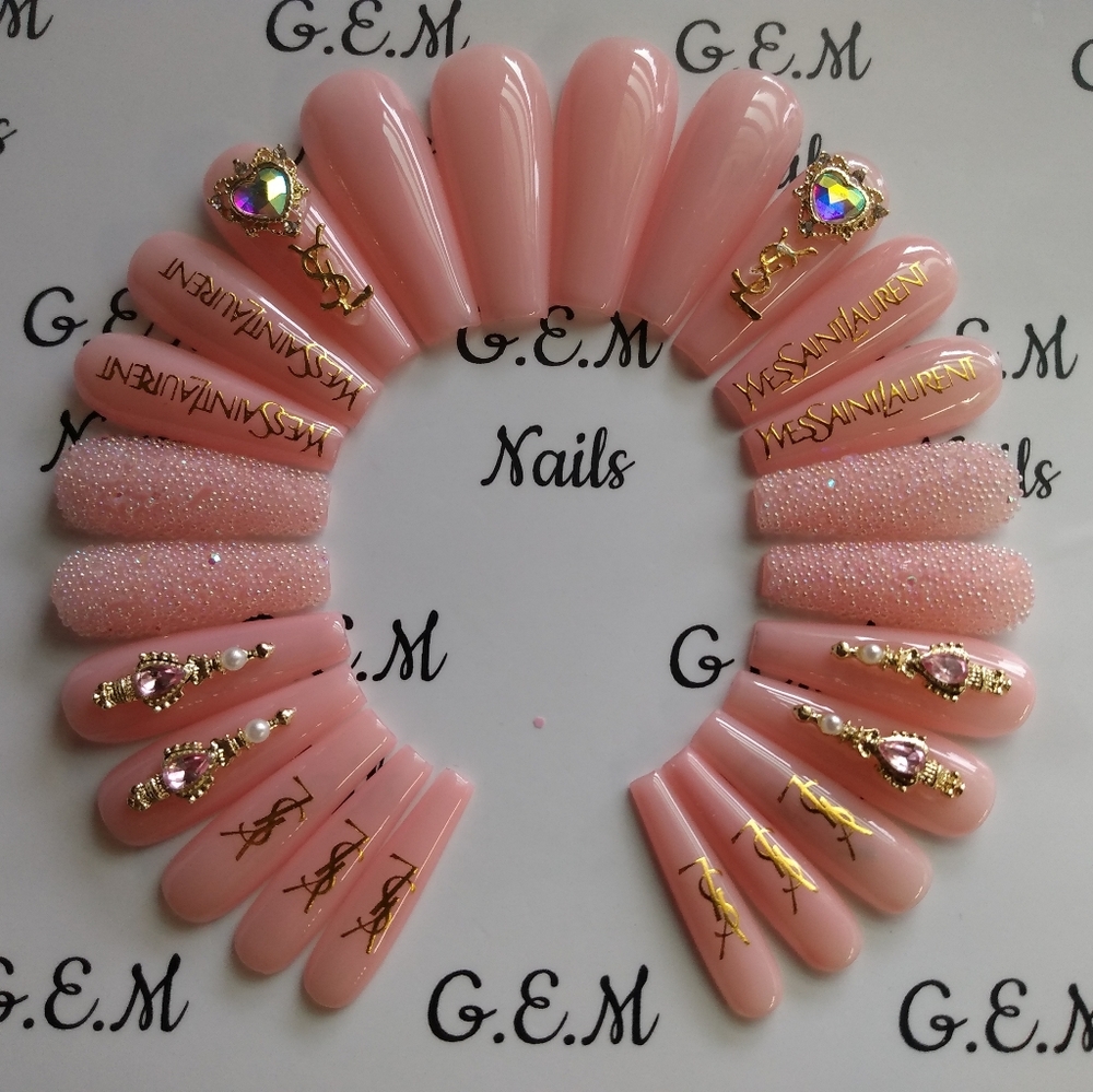 Press on nails (long coffin)